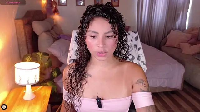 Snapshot of Marivimichel_s chatting on 06-09-26, 04:40 Marivimichel s online show from 06-09-26, 04:40