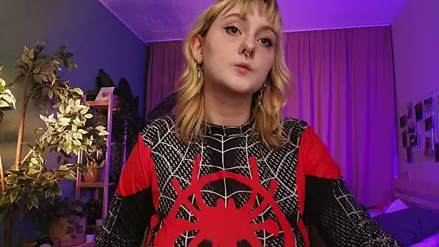 Emma Thomps online show from 05-15-26, 02:02