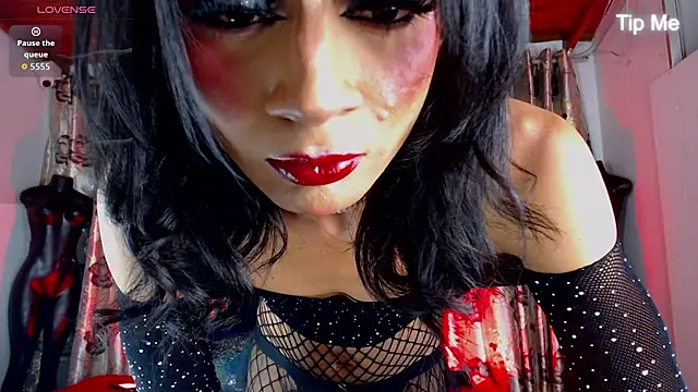 Snapshot of Hecate_doll chatting on 06-07-26, 02:43 Hecate doll online show from 06-07-26, 02:43