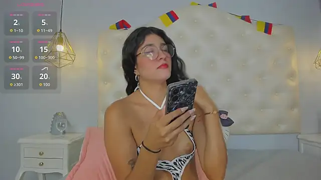 Snapshot of ninaavelvett chatting on 07-13-26, 12:52 ninaavelvett online show from 07-13-26, 12:52