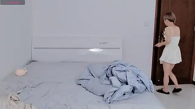 yezi5999 online show from 04-22-26, 07:33