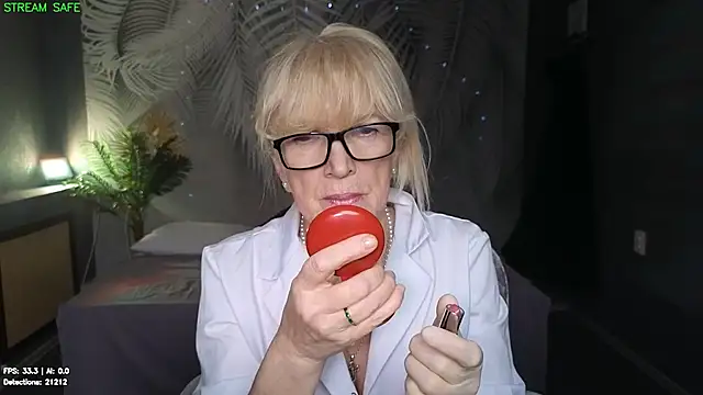 Snapshot of Dr_Mireille chatting on 06-29-26, 12:27 Dr Mireille online show from 06-29-26, 12:27