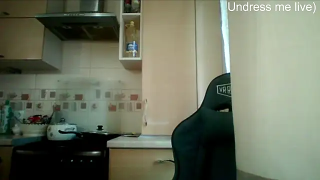 Snapshot of Lisanta chatting on 05-21-26, 04:03 Lisanta online show from 05-21-26, 04:03