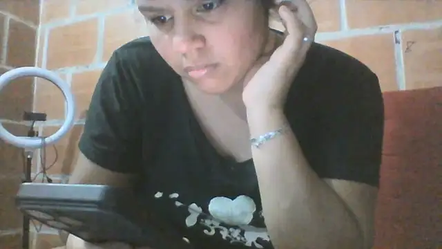 Snapshot of Candelita-hott chatting on 05-25-26, 03:34 Candelita-hott online show from 05-25-26, 03:34