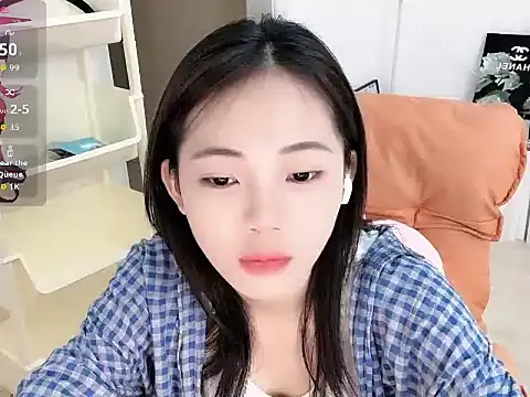 qiuwww003 online show from 04-20-26, 08:17