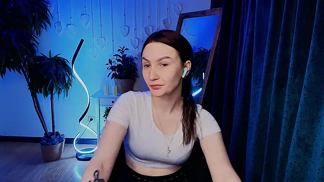 Snapshot of 1i1yfoxxx chatting on 05-13-26, 02:20 1i1yfoxxx online show from 05-13-26, 02:20