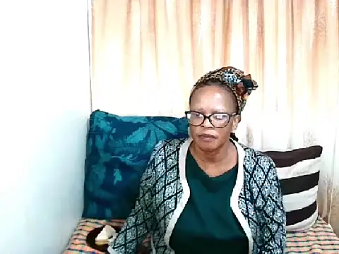 Snapshot of Ebony_Bloom69 chatting on 06-17-26, 04:37 Ebony Bloom69 online show from 06-17-26, 04:37