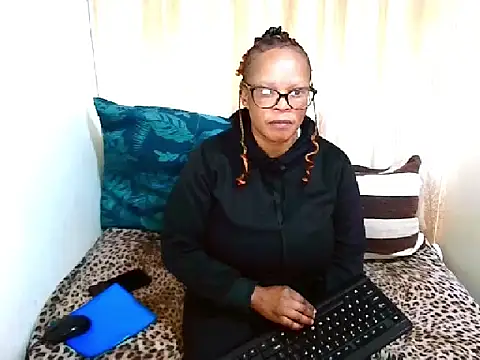 Snapshot of Ebony_Bloom69 chatting on 06-22-26, 04:42 Ebony Bloom69 online show from 06-22-26, 04:42