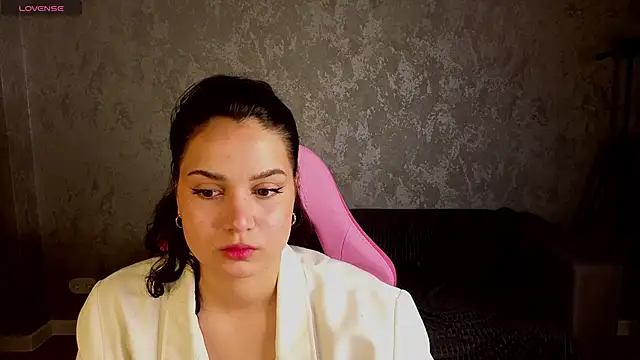 Snapshot of Vivien_Ross chatting on 05-08-26, 01:11 Vivien Ross online show from 05-08-26, 01:11