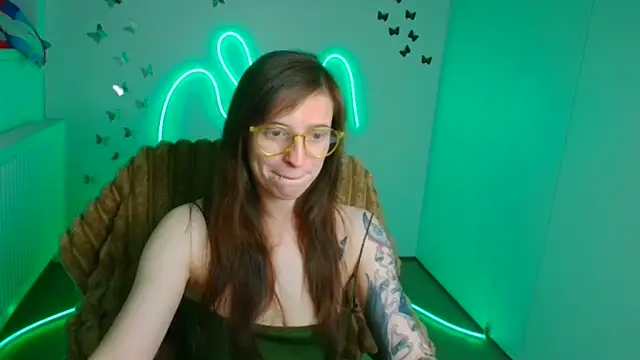 Snapshot of Luna_Tantra chatting on 06-17-26, 08:06 Luna Tantra online show from 06-17-26, 08:06