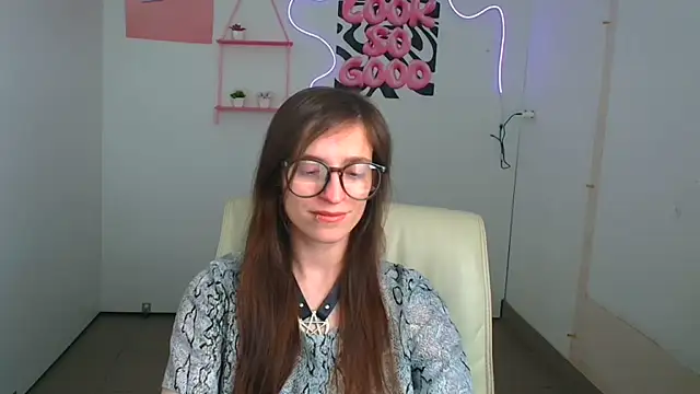 Snapshot of Luna_Tantra chatting on 06-19-26, 10:35 Luna Tantra online show from 06-19-26, 10:35