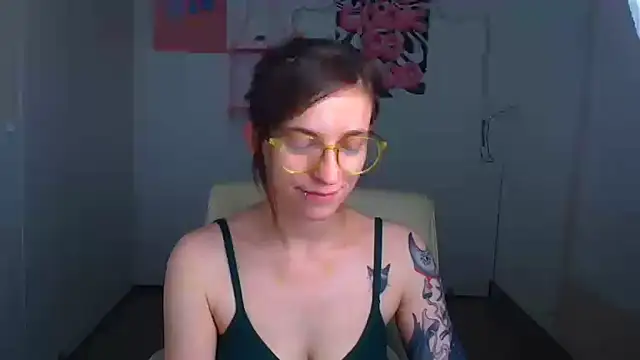 Snapshot of Luna_Tantra chatting on 06-28-26, 01:06 Luna Tantra online show from 06-28-26, 01:06