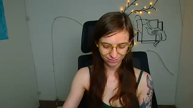 Snapshot of Luna_Tantra chatting on 07-16-26, 01:50 Luna Tantra online show from 07-16-26, 01:50