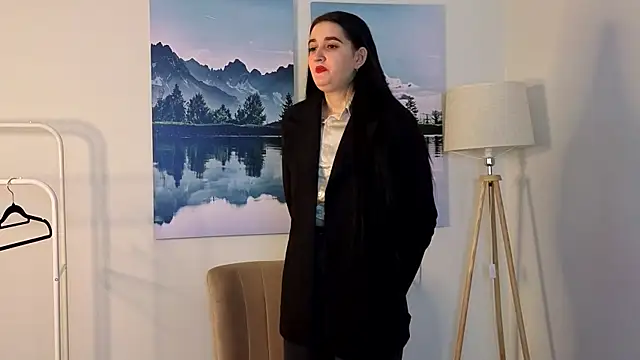 FannieYoshi online show from 04-21-26, 03:57