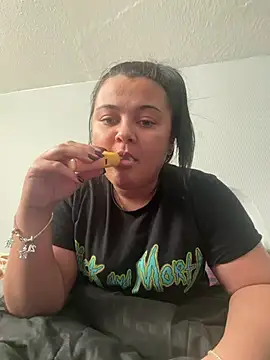 Snapshot of Laurenrose_x chatting on 05-11-26, 03:29 Laurenrose x online show from 05-11-26, 03:29