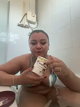 Snapshot of Laurenrose_x chatting on 05-26-26, 12:23 Laurenrose x online show from 05-26-26, 12:23
