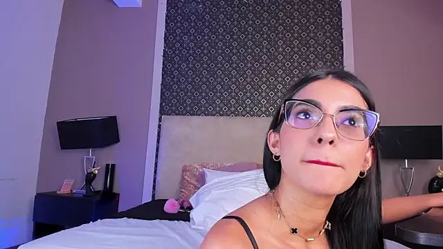 Larissa Luna online show from 06-03-26, 12:30