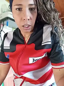 Snapshot of Ivon_C chatting on 05-25-26, 01:28 Ivon C online show from 05-25-26, 01:28