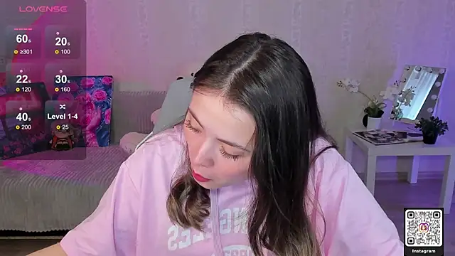 LinnLove online show from 04-23-26, 06:58