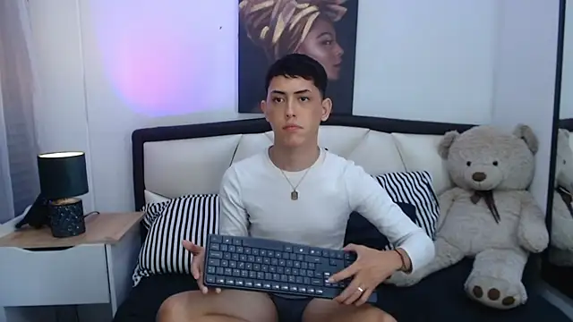 Iam Cami  online show from 04-21-26, 09:06