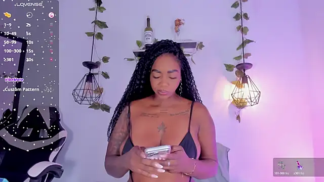 Snapshot of venusmillan22 chatting on 05-06-26, 02:00 venusmillan22 online show from 05-06-26, 02:00