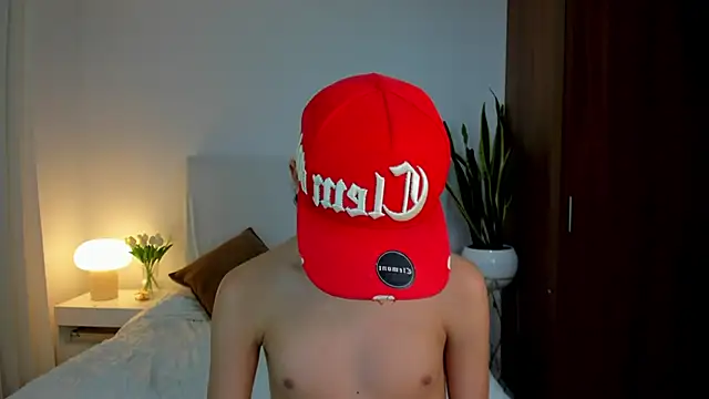 milan zapata online show from 06-06-26, 12:27