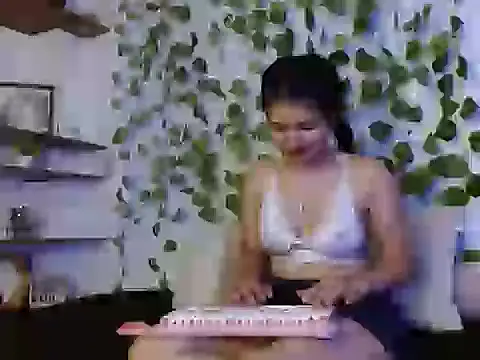 Snapshot of Jennal-Guerrero chatting on 05-15-26, 10:50 Jennal-Guerrero online show from 05-15-26, 10:50