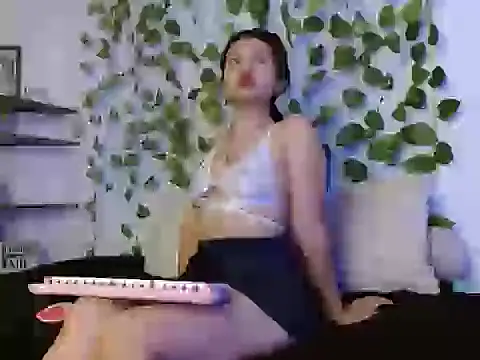 Snapshot of Jennal-Guerrero chatting on 05-15-26, 11:56 Jennal-Guerrero online show from 05-15-26, 11:56