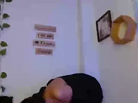 Snapshot of Jennal-Guerrero chatting on 05-20-26, 11:44 Jennal-Guerrero online show from 05-20-26, 11:44