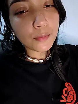 Snapshot of Thanilopera chatting on 04-28-26, 02:38 Thanilopera online show from 04-28-26, 02:38