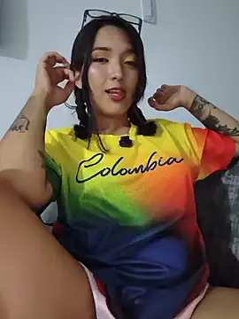 Snapshot of Thanilopera chatting on 06-18-26, 02:23 Thanilopera online show from 06-18-26, 02:23