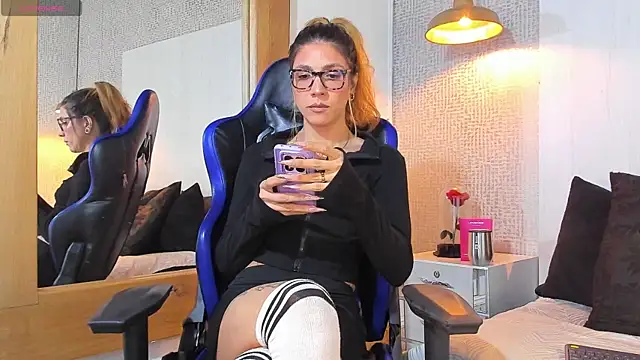 JessieGarvet19 online show from 06-12-26, 04:44