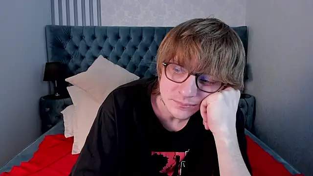 TaylerBev online show from 04-23-26, 07:09