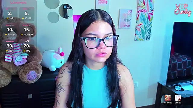 Snapshot of angelina_77 chatting on 06-17-26, 01:45 angelina 77 online show from 06-17-26, 01:45