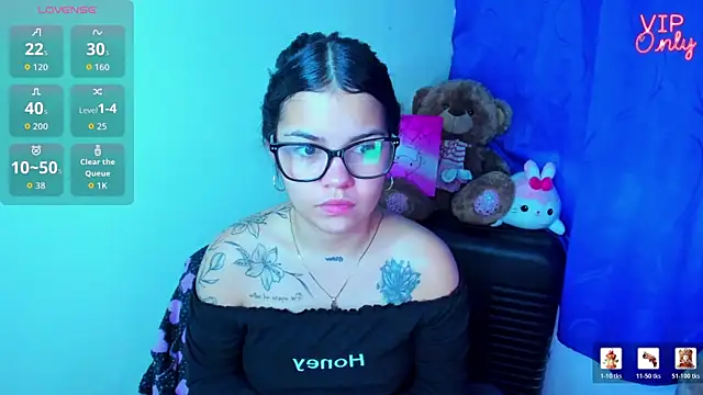 Snapshot of angelina_77 chatting on 07-20-26, 01:02 angelina 77 online show from 07-20-26, 01:02