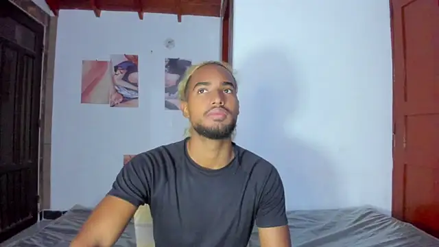 Snapshot of salvatore_amator chatting on 06-10-26, 03:50 salvatore amator online show from 06-10-26, 03:50
