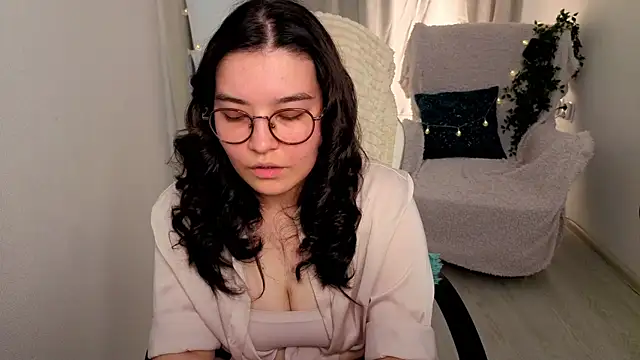 MomoRins online show from 06-04-26, 10:05
