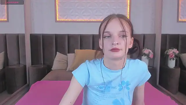 AliciaCore online show from 06-12-26, 08:41