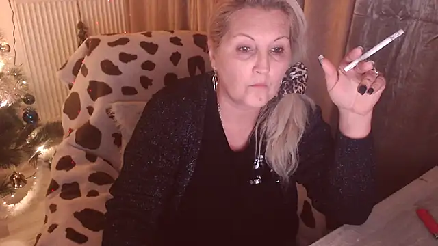 Divineblond online show from 11-24-25, 08:52