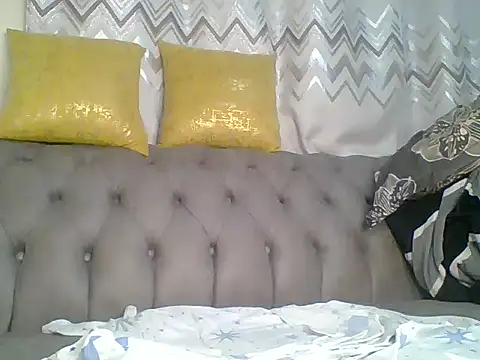 Snapshot of fentyvee chatting on 06-18-26, 12:11 fentyvee online show from 06-18-26, 12:11