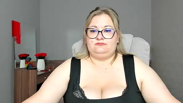 Snapshot of IrenRori chatting on 05-21-26, 06:09 IrenRori online show from 05-21-26, 06:09
