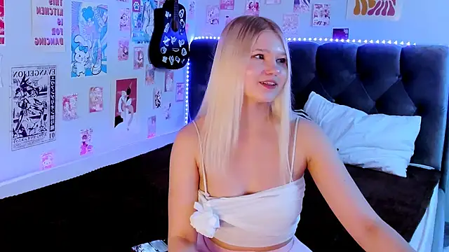 Snapshot of LunariaFox chatting on 05-08-26, 02:33 LunariaFox online show from 05-08-26, 02:33