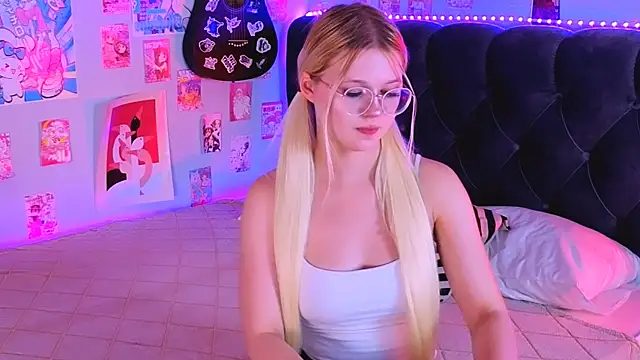 Snapshot of LunariaFox chatting on 07-15-26, 02:44 LunariaFox online show from 07-15-26, 02:44