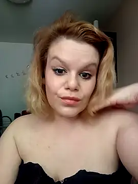 Snapshot of Maryquenn chatting on 05-14-26, 10:33 Maryquenn online show from 05-14-26, 10:33