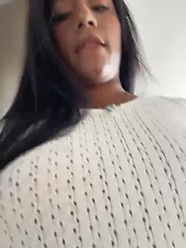Snapshot of SaryJonex chatting on 05-12-26, 03:09 SaryJonex online show from 05-12-26, 03:09