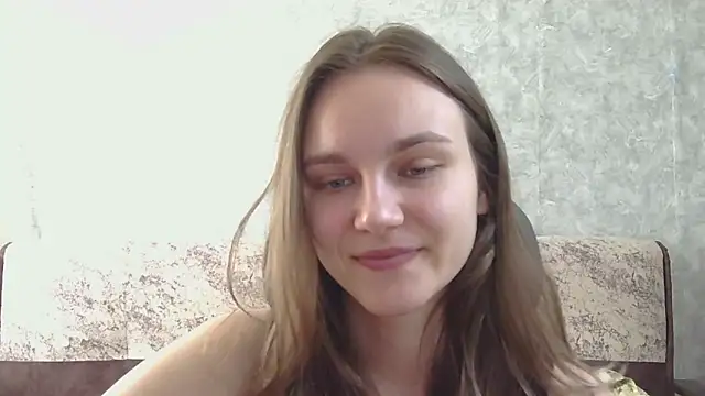Snapshot of DolcezzaCream chatting on 05-25-26, 10:10 DolcezzaCream online show from 05-25-26, 10:10