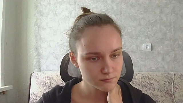 Snapshot of DolcezzaCream chatting on 06-02-26, 11:12 DolcezzaCream online show from 06-02-26, 11:12