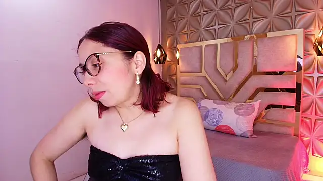 Snapshot of stephaniesun_ chatting on 06-11-26, 12:58 stephaniesun online show from 06-11-26, 12:58