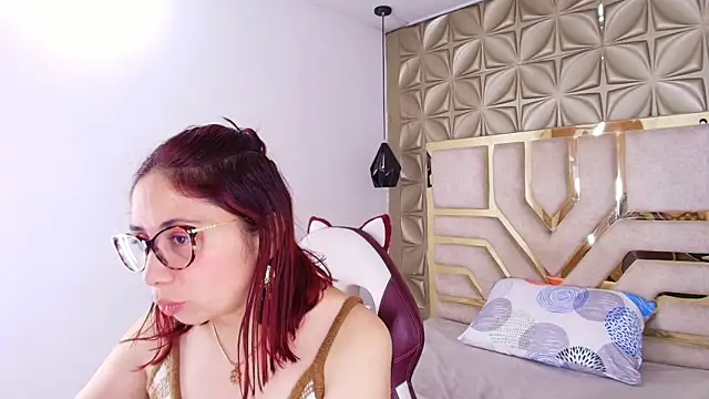 Snapshot of stephaniesun_ chatting on 06-23-26, 02:04 stephaniesun online show from 06-23-26, 02:04