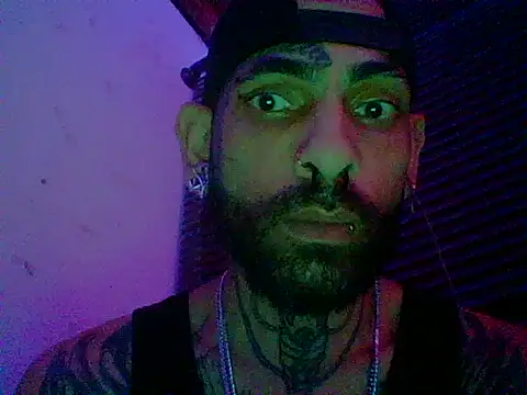 Snapshot of Demon_Rose_ chatting on 07-10-26, 01:43 Demon Rose online show from 07-10-26, 01:43